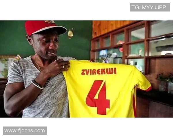 手骨折的足球明星如何克服伤痛重返赛场的励志故事