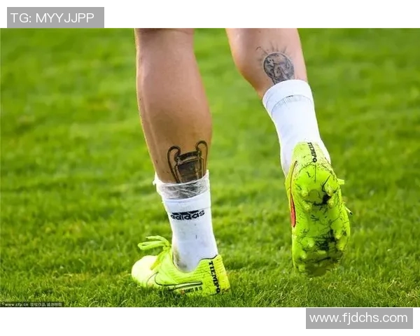 足球明星腿部纹身图案解析与背后故事探秘